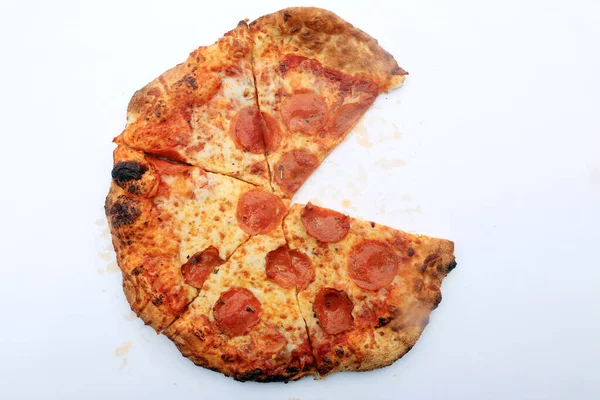 Pizza Pepperoni Pizza Pepperoni Odizolowana Biało Miejsce Smsa Ścieżka Wycinków — Zdjęcie stockowe