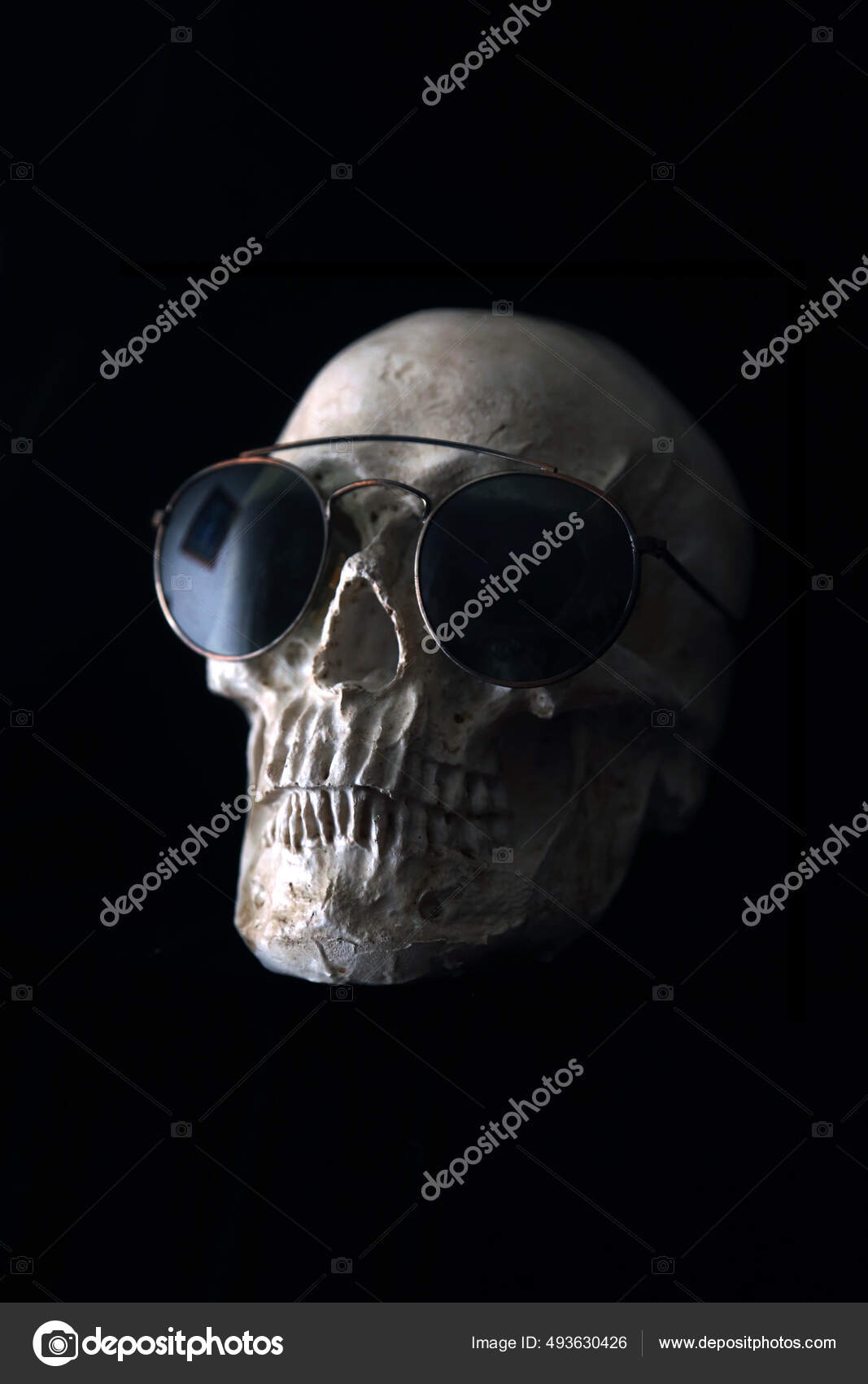 Crânio Humano Dia Das Bruxas Assustador Assustador Caveira Humana Halloween  — Foto © mikeledray #493630426, image size:1067x1700