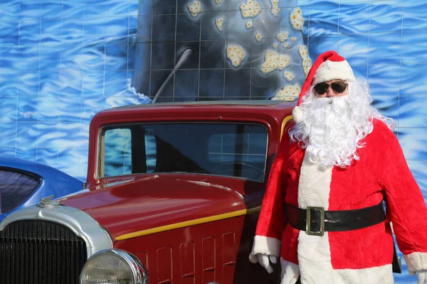 Télapó Kocsi Karácsonykor Karácsonyi Ajándék Télapó Szállít Egy Red Hot — Stock Fotó