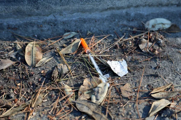 Hypodermiska Nålar Kasseras Trottoarerna Och Smutsiga Rännor Alla Större Städer — Stockfoto