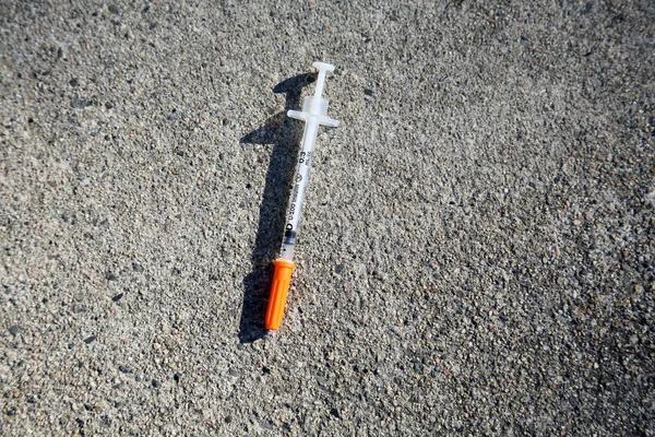 Hypodermiska Nålar Kasseras Trottoarerna Och Smutsiga Rännor Alla Större Städer — Stockfoto