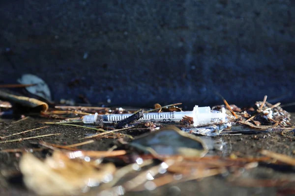 Hypodermiska Nålar Kasseras Trottoarerna Och Smutsiga Rännor Alla Större Städer — Stockfoto