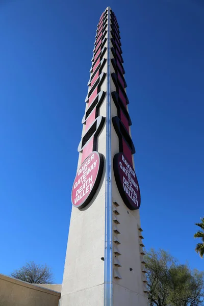 Бейкер Калифорния 2018 World Tallest Thermometer Signal Located Baker California — стоковое фото
