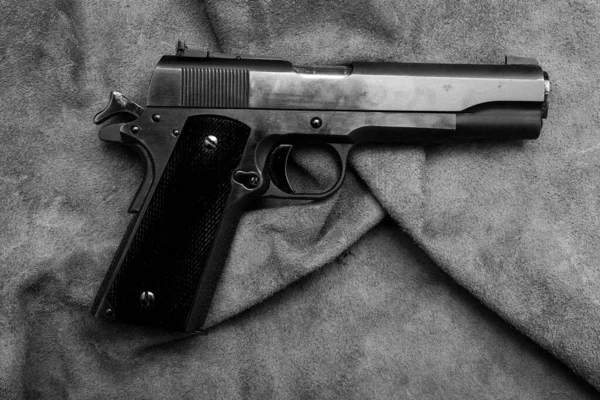 Автоматический Пистолет Калибра 1911 Года Винтажный Пистолет 1911 Калибра Синем — стоковое фото