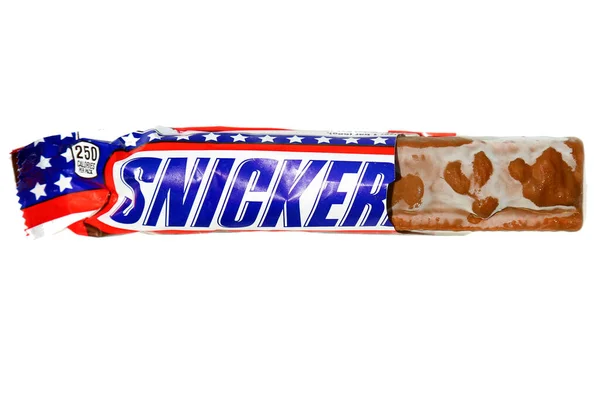 Snickers Dulces Aislados Sobre Fondo Blanco — Foto de Stock