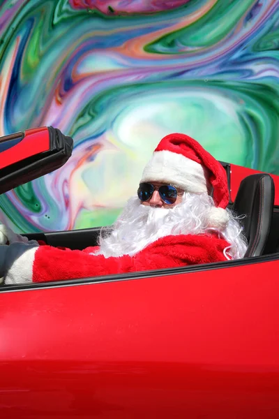 圣诞老人Acid Trip 圣诞老人驾驶着他的红热的棒球车 就像在Lsd或Magic Mushrooms上的风筝一样高 圣诞老人Lsd旅行 坏圣诞老人吸食毒品可卡因派对幽默 Lsd旅行 酸旅行 滥用药物 — 图库照片