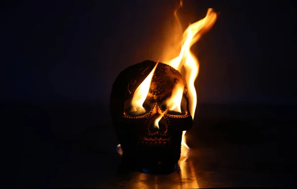 Dia Das Bruxas Crânio Humano Arder Fogo Chamas Hell Queimem — Fotografia de Stock