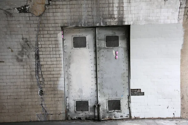 Creepy Old Metal Doors Doors Tunnel Entrance — Zdjęcie stockowe
