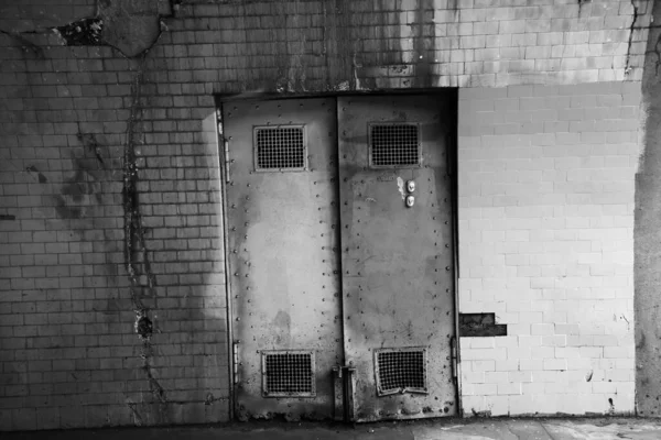 Creepy Old Metal Doors Doors Tunnel Entrance — Stockfoto