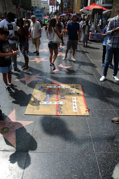 2018 Hollywood California Emberek Összegyűlnek Fotóznak Megnézik Beszélnek Arról Helyről — Stock Fotó