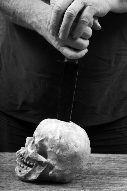 Cadılar Bayramı. Noel zamanı. Noel Baba. Noel Baba 'nın elinde bir İnsan Kafatası var. Noel Baba yaşlı bir Elf Kafatası bulur. İhtiyar Winter korkuyor. Ruhumu Noel Baba 'ya sattım. Kötü Noel Baba. Noel Baba ya da Şeytan sen karar ver. Şeytani Noel Kafatası. Noel Baba Şapkalı İnsan Kafatası. 