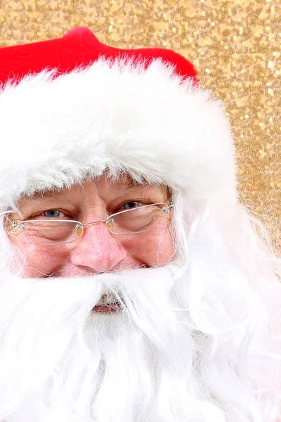 Close Vista Santa Claus Com Óculos Fundo Dourado Brilhante — Fotografia de Stock