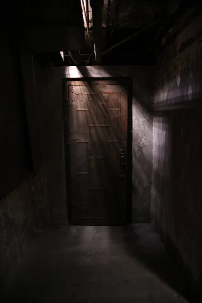 할로윈이요 버려진 유령의 집에서 공포를 조장하는 버려진 건물에 어두운 비밀의 — 스톡 사진