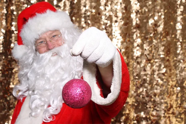 Santa Claus Santa Claus Holds Red Christmas Ball Decorating Gold — Stockfoto