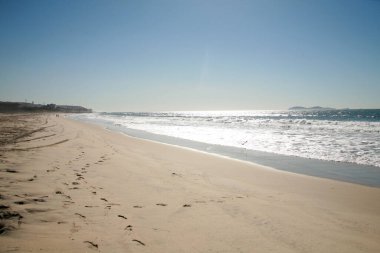 San Ysidro, California - 11 / 26 / 2018: Yeni İnşaat dahil olmak üzere ABD ile Meksika arasındaki sınır çiti, sınırı güvence altına almak için ek bir katman eskrim ve dikenli tel veya dikenli tel ekliyor.