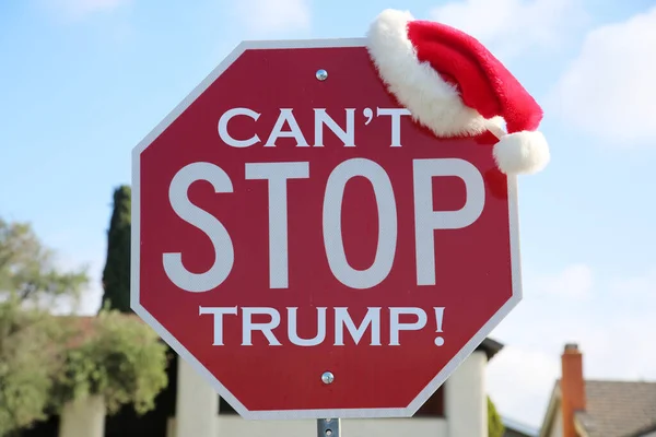 Stop Sign Red Stop Sign Santa Hat Can Stop Trump — Stock Photo, Image