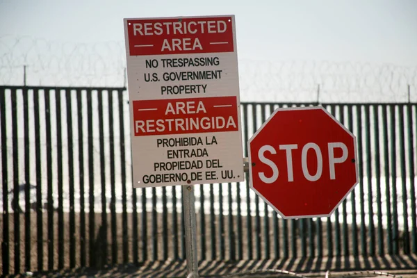 San Ysidro California 2018 Government Warning Signs Warning Signs Caution — стокове фото