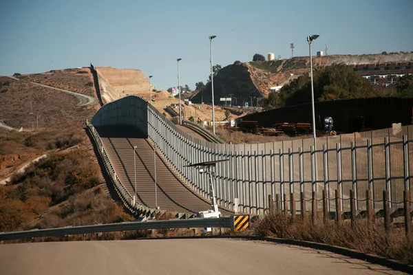 San Ysidro California 2018 Secured Border Fence Road United States — Stock Photo, Image