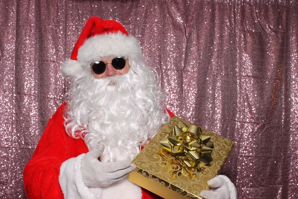Santa Claus Golden Christmas Gift Gold Bow Santa Photo Booth — ストック写真