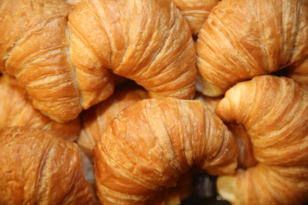 Čerstvé Pečené Croissanty Teplé Čerstvé Máslové Croissanty Rolky Francouzské Americké — Stock fotografie