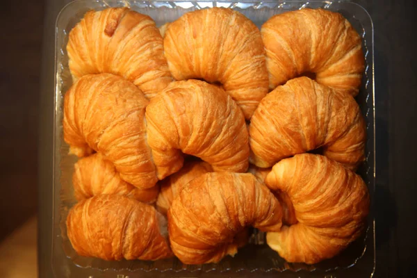 Čerstvé Pečené Croissanty Teplé Čerstvé Máslové Croissanty Rolky Francouzské Americké — Stock fotografie