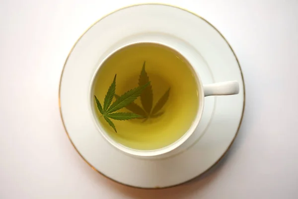 Hierbas Cannabis Taza Con Hojas Marihuana Verde Propósitos Médicos Para — Foto de Stock