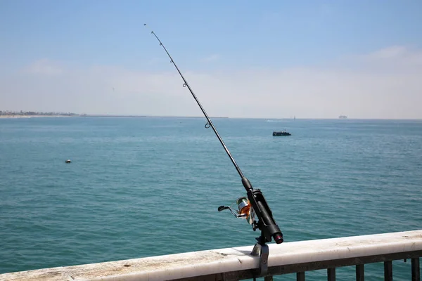 Rybaření Rybářský Prut Rybaření Veřejném Molu Sportovní Rybolov Rekreační Zábava — Stock fotografie