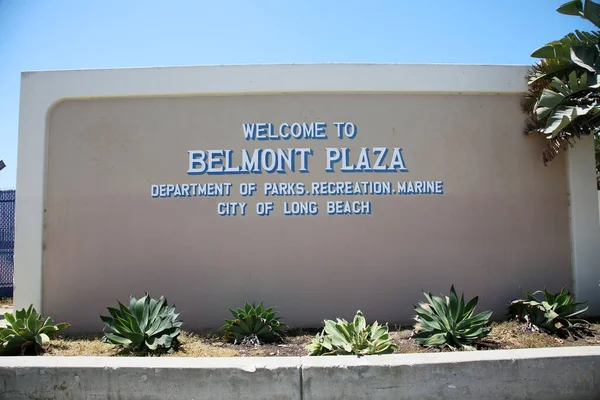 2021年8月27日カリフォルニア州ベルモント海岸 公園レクリエーション海洋のベルモントプラザ部門へようこそ ロングビーチ市 市庁舎の横にサインを — ストック写真