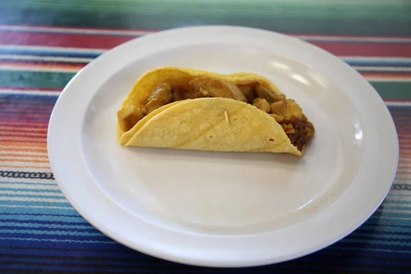 Tacos Suaves Con Pollo Picante Pollo Casero Tacos Callejeros Mexicanos —  Fotos de Stock