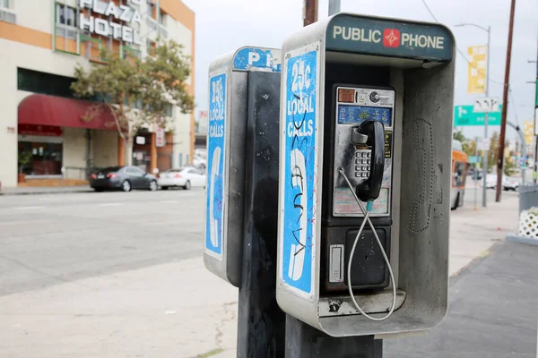 Los Angeles Kalifornien Usa Augusti 2021 Gammal Smutsig Myntdriven Telefonautomat — Stockfoto
