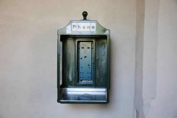 残疾人公共电话亭 取消电话的公共电话亭 被遗弃的公共收费电话局 — 图库照片