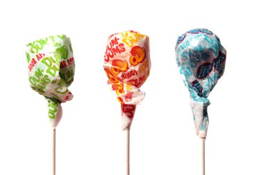 Lake Forest, California - ABD - 11 Ekim 2025. - Şeker. Dum Dums 1924 yılında Bellevue, Ohio 'daki Akron Şeker Şirketi' nden türetilmiştir. Günde yaklaşık 12 milyon Dum Dum lolipopu üretiliyor.. 