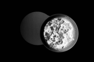 Ton balığı salatası. Taze ton balıklı salata, elma turşusu, mayonez, soğan, kereviz, tuz ve biber. Öğle Yemeği, Akşam Yemeği veya Atıştırmalıklar için Mükemmel Ton Balığı Salatası. Ton balıklı sandviç.. 