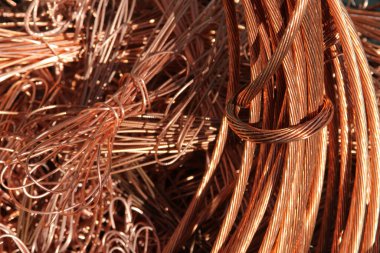 Bakır tel. Geri dönüşüm. Bakır tel. Bakır kablo. Metal geri dönüşümü. Geri dönüşüm için kablo. Sanayi teli. Eski Copper 'ı geri dönüşüm için hurdaya çevir. Demir içermeyen metaller. Elektrik tesisatı. Berilyum Bakır.