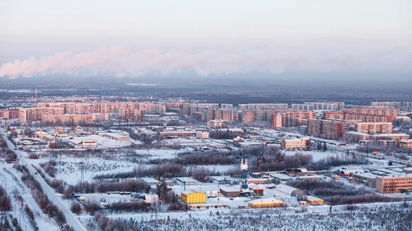 Siberian Strezhevoy cidade com vista para o olho de pássaro — Fotografia de Stock
