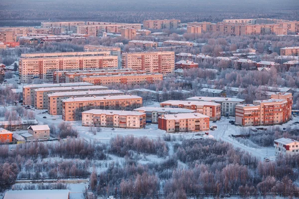 Siberian Strezhevoy cidade com vista para o olho de pássaro — Fotografia de Stock