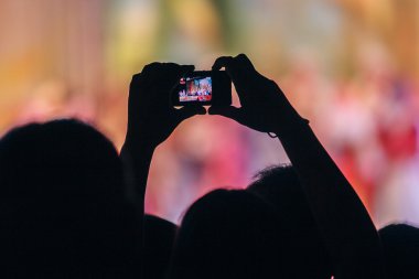 Kamera ile çekim sırasında ekranda görüntü elinde