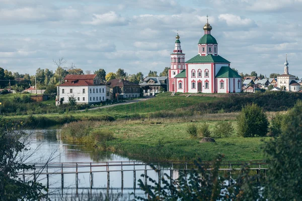 Kyrkan av Elia profeten i Suzdal, Ryssland på Ivanova mounta — Stockfoto