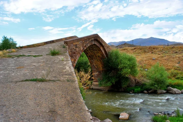 Puente Del Siglo Sobre Río Arpa Sobre Ruta Seda —  Fotos de Stock