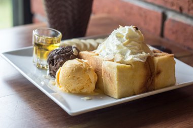 dondurma ve bal tost 