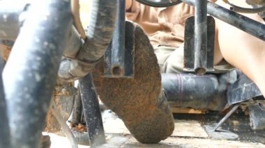 Buggy, araçtan görüntülendi eylem gaz sürücü presler 