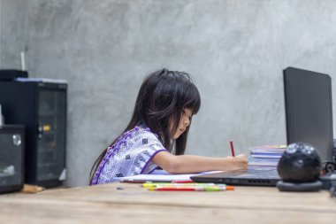 Thai girls study online at home to prevent the spread of COVID-19