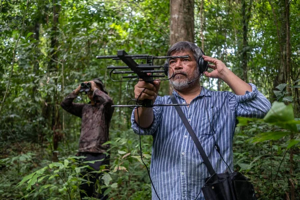 Een Wildlife Onderzoeker Dierlijke Tracking Signaal Technologie Zoek Dier Het Stockfoto