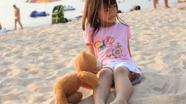 kukla kumsalda ayı.