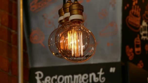 Ampoules dans le restaurant — Video