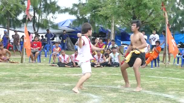 SURATTHANI THAILAND Thai sword fighting — стоковое видео