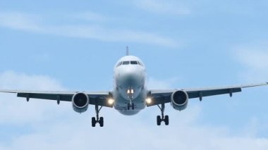 ağır çekim görüntüleri uçak iniş yaklaşıyor