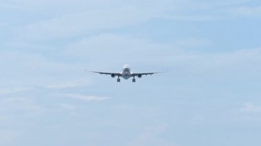 ağır çekim görüntüleri uçak iniş yaklaşıyor