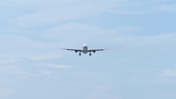 plan au ralenti approche de l'atterrissage 