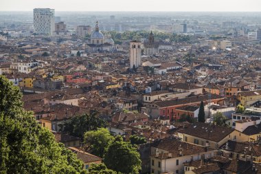 Brescia üstünde belgili tanımlık tepe üzerinden görüntülemek